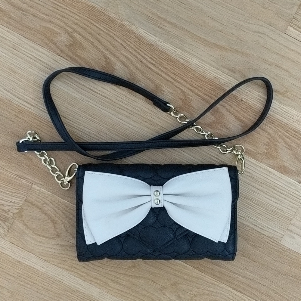 Bowtie Betsey Johnson evening bag